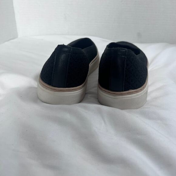 ✨Report Women’s Black Slip-On Flats Sneakers Size 8 Casual Comfort Shoes - Picture 2 of 7